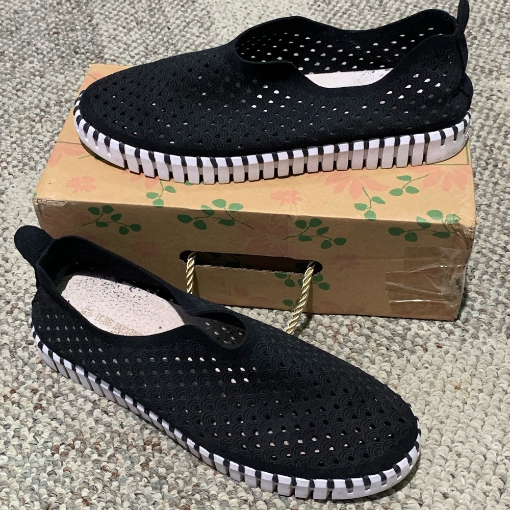 Isle Jacobsen “Tulip” slip on shoe